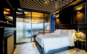 Suite Shibari by Justine Apartments Sobria Elegante y Pecaminosa Apartamento turístico en Madrid Río